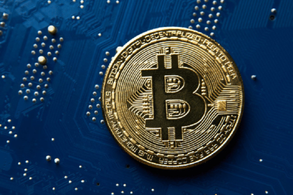Bitcoin hashrate remains stable near records as the network prepares for difficulty adjustment
