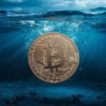 "Bitcoin still has no bottom," says the analyst.