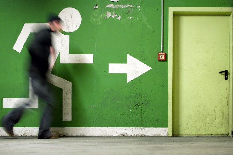Crypto investors escape spot Bitcoin, ether ETFs on tariff-driven uncertainty