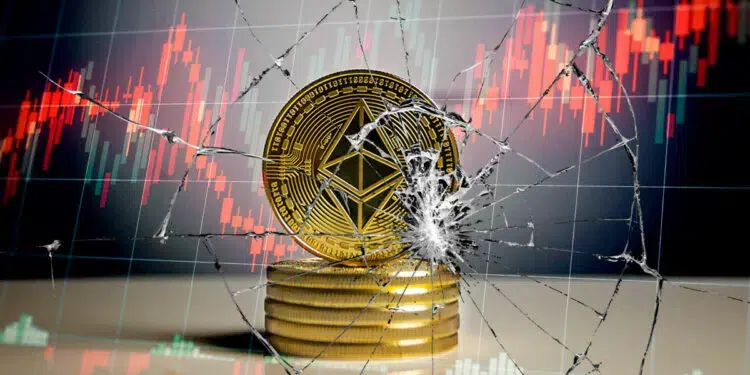 Una moneda con el logo de Ethereum detrás de un vidrio astillado.