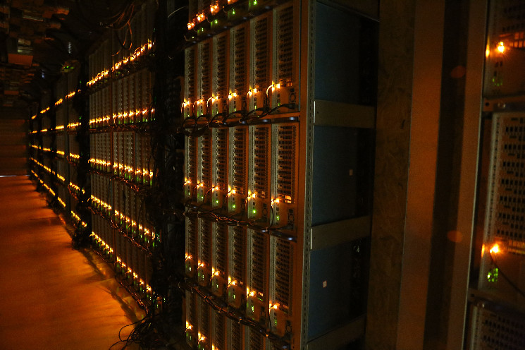 The riot platforms reach the production of Bitcoins after the chicken, since it expands the capacity of AI