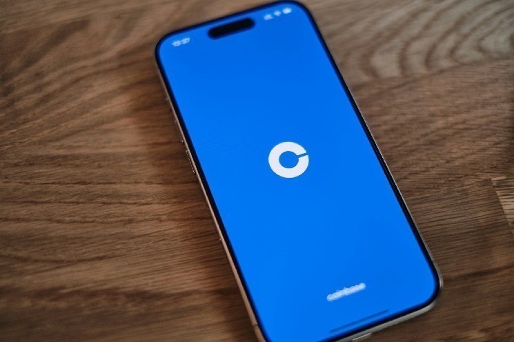 Coinbase draws mixed reviews from Wall Street after missing out on first quarter revenue.