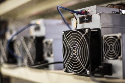 HUT 8 Double Loans Backed by Bitcoin with Coinbase at $ 130 million, blockages at a lower rate