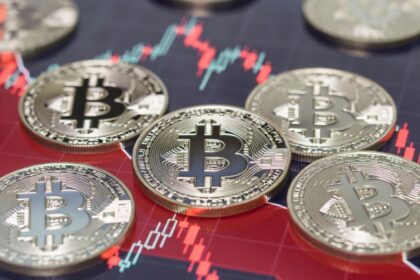 "Bitcoin is preparing to give a sell signal": Peter Brandt