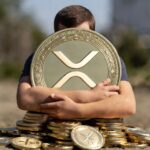 "Hold your XRP!" says investor who warns that the dollar will collapse